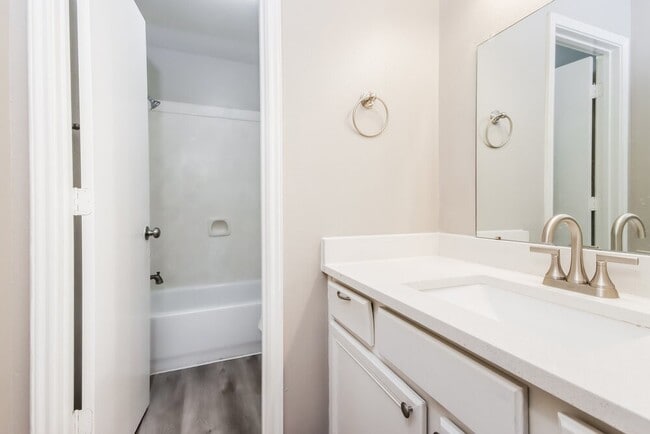 Building Photo - 7931 Evergreen Terrace Ln