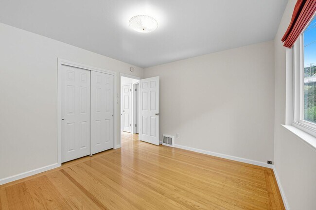 Building Photo - 805 Foerster St