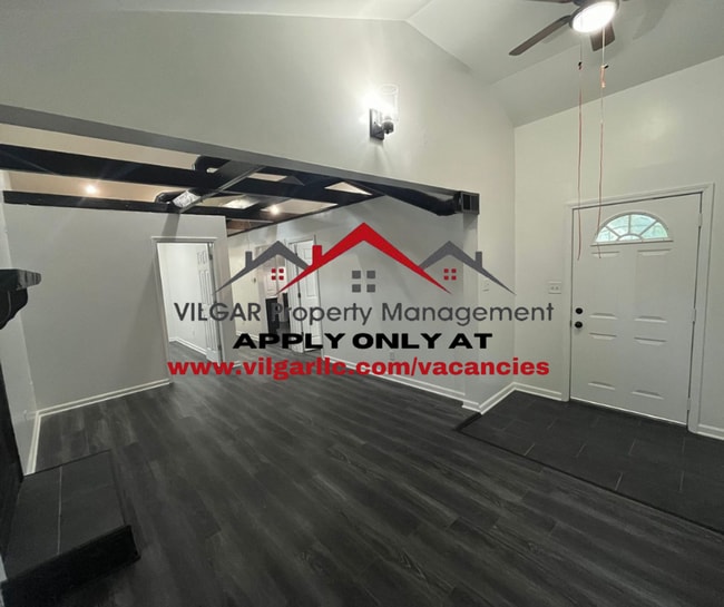 Building Photo - This cozy 3 bedroom, 1 bathroom home is pr...