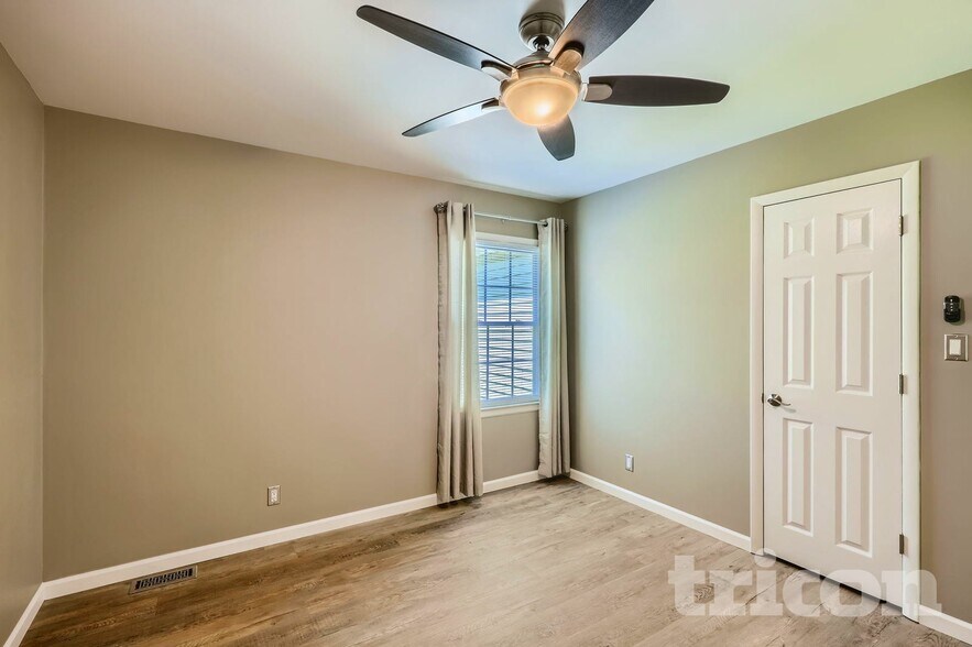 Building Photo - 2210 Weddington Rd