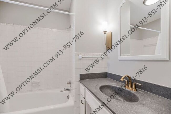 Building Photo - Incredible home in Romanelli Gardens!