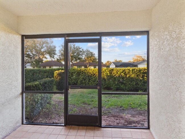 Building Photo - 1607 Laurel Leaf Ln