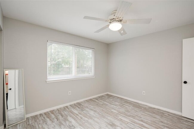 Building Photo - 8700 Soho Dr