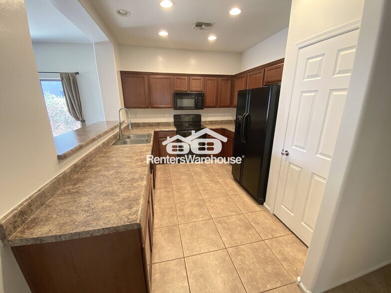 Building Photo - 44430 Caven Dr