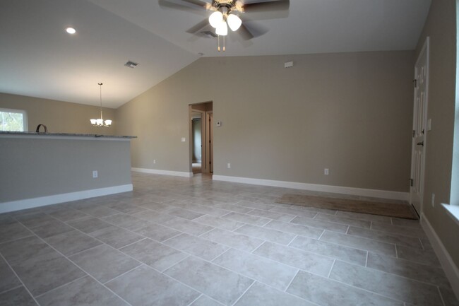 Building Photo - BEAUTIFUL 3 Bedroom, 2 Bathroom Home in Oc...