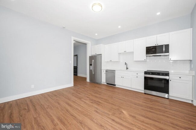 Building Photo - 230 S Market St