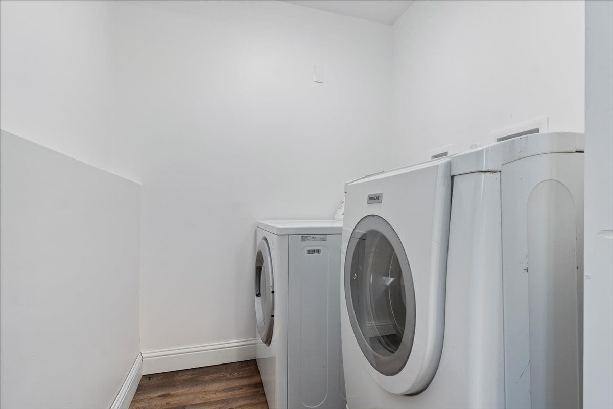 Laundry Room - 954 W River Point Cir