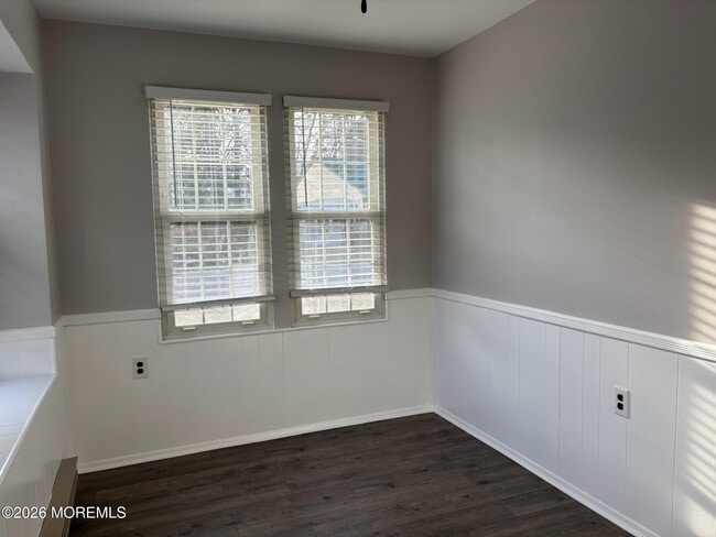 Building Photo - 2B Bristol St