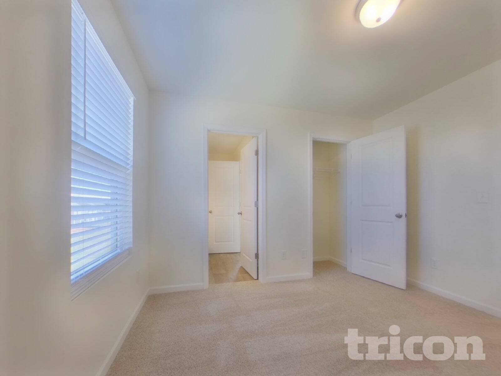 Building Photo - 1080 Crescent Moon Lp