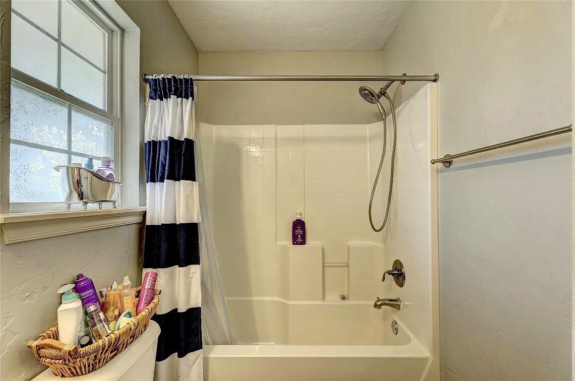 Building Photo - 2404 Deer Chase Dr