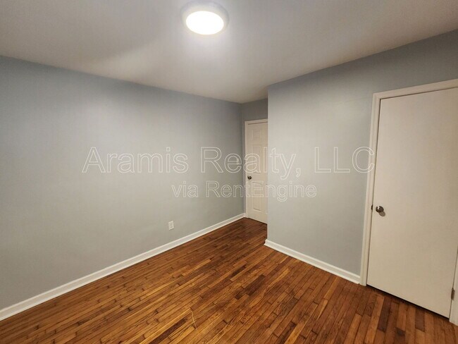Building Photo - 1222 Crestwood Dr SE