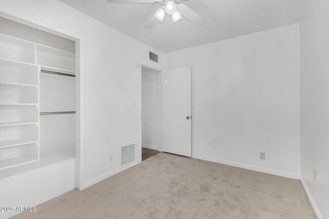 Building Photo - 3726 E Weldon Ave