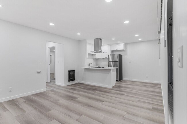 Interior Photo - 908 Roswell Avenue