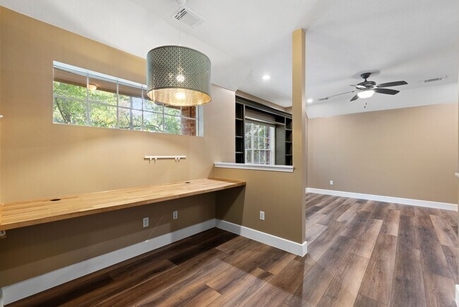 Building Photo - The Perfect Woodlands Retreat: Steps from ...