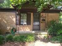 Building Photo - 2420 Shamrock Dr