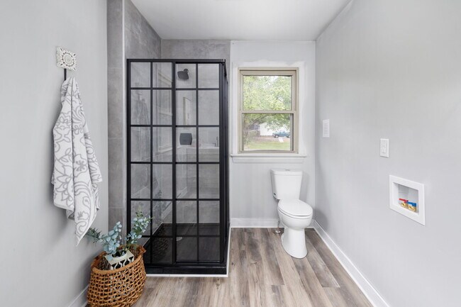 Building Photo - 10511 Lunswood Rd