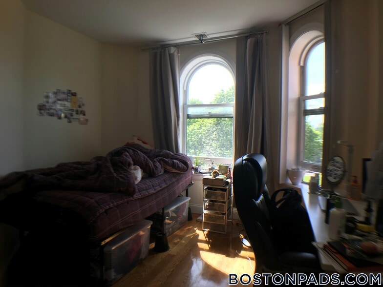 Primary Photo - 90 Westland Ave