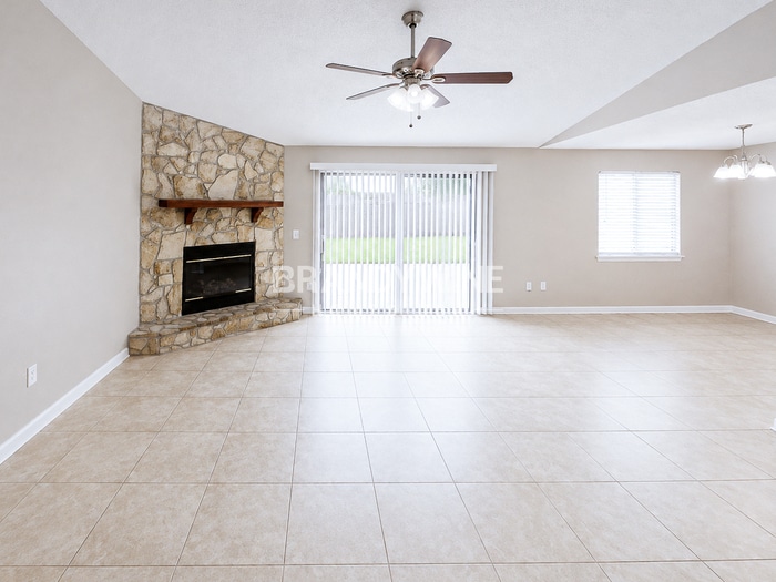 Building Photo - 616 Pembridge Dr W