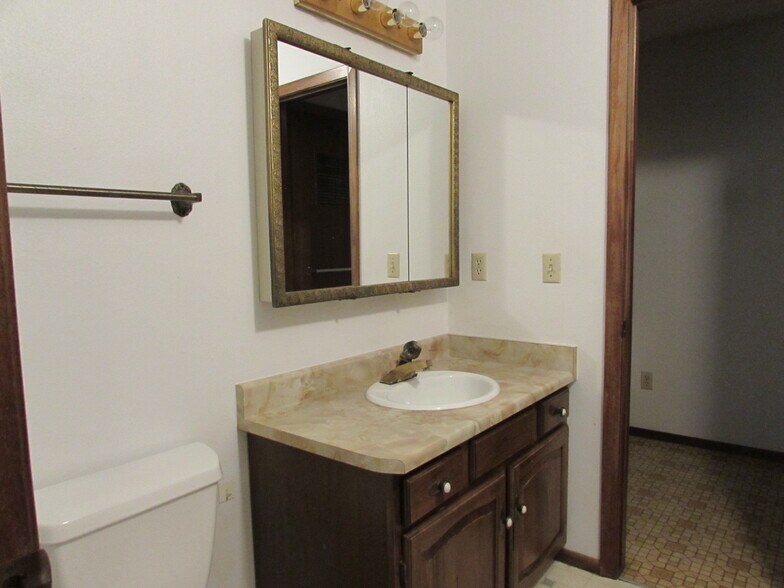 Building Photo - 636 Horizon Dr