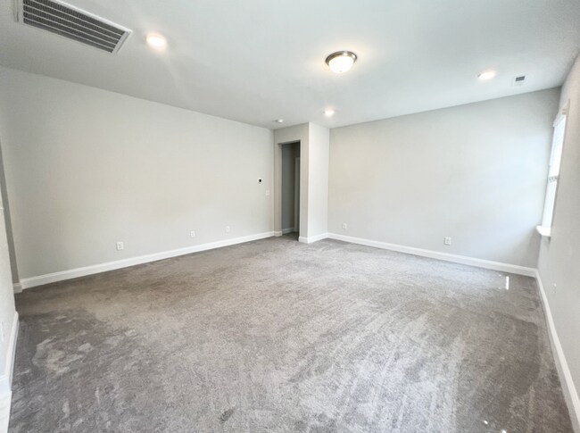 Building Photo - Like new 4BR house in Tryon, Wake Forest