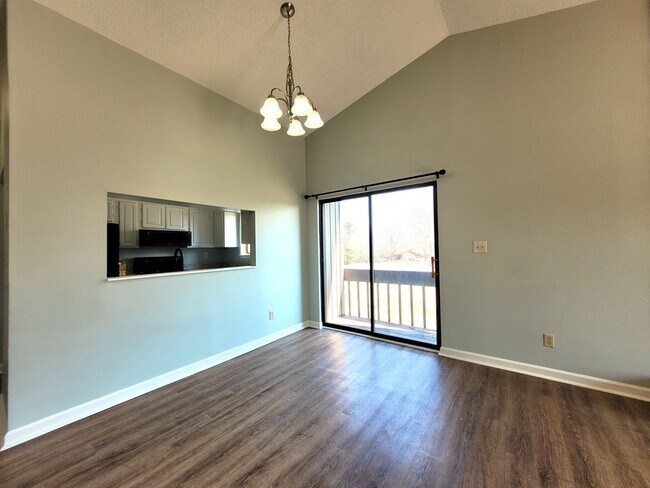 Building Photo - Charming 2 Bed/2 Bath Condo - Mallard Head Subdivision - Spacious Deck - Fireplace - Community Pool