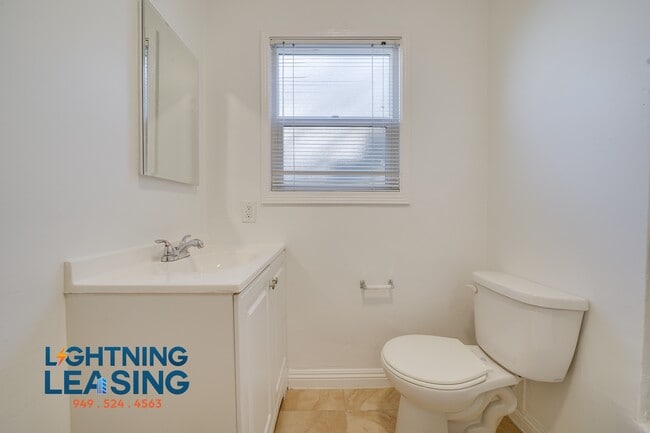 Building Photo - 1628 Normandie-25D