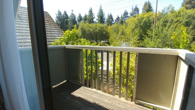 Building Photo - Unique FREESTANDING 2 Bed/ 1.5 Bath Townhome in Mountain View