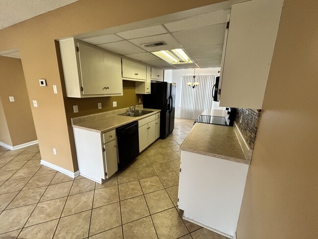 Building Photo - 504 Short St