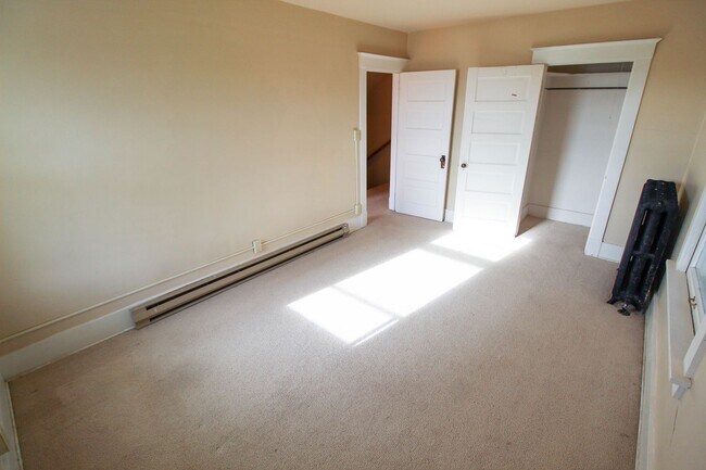 Building Photo - 1212 S Oak St