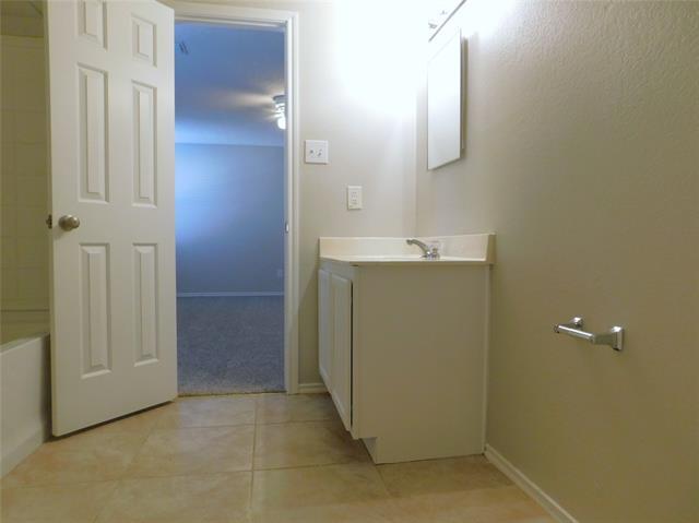 Building Photo - 2628 S Wavecrest Ct