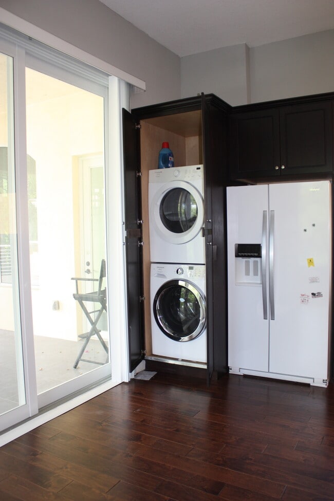 Building Photo - 5862 Homeland Rd