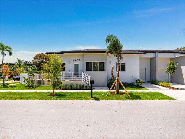 Building Photo - 2931 SW 12th Ave