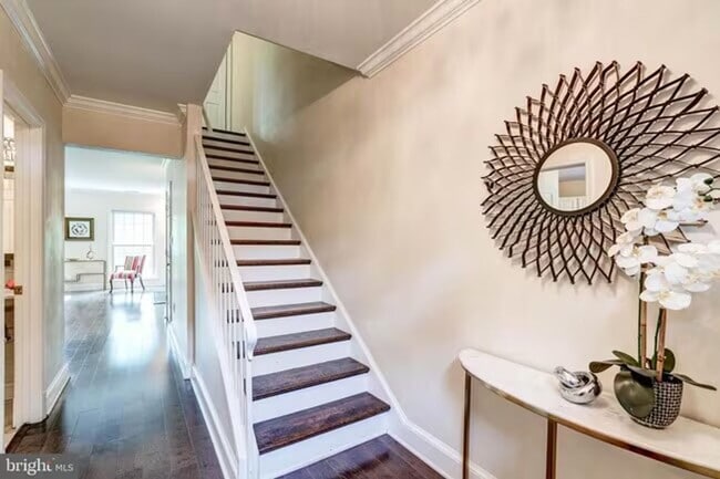 Building Photo - Sun-Drenched 2BR/2.5 BA Townhouse Condo in Gated Sutton Place