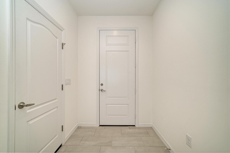 Building Photo - 2206 Washington Palm Ct
