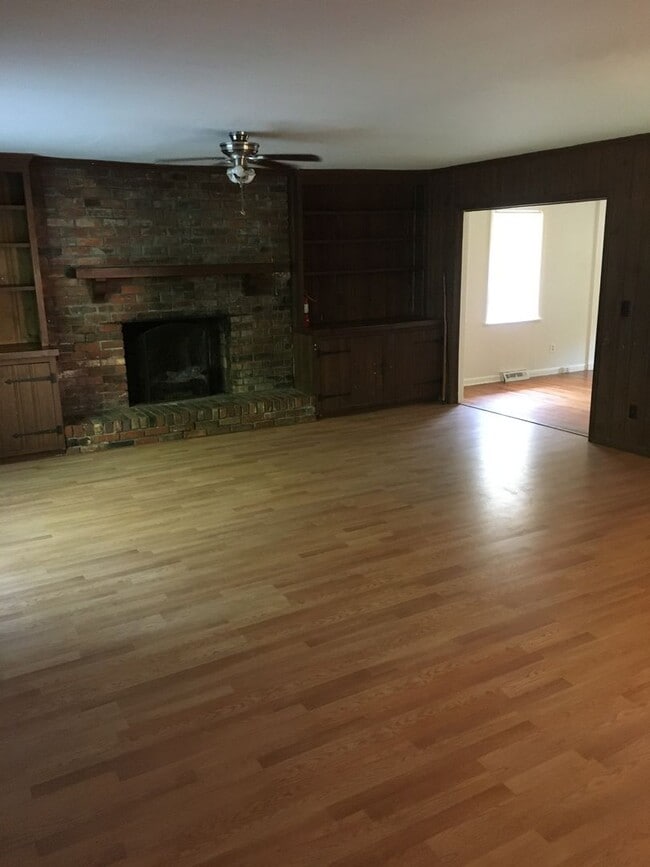 Building Photo - 4/2 House in Rome $1,495