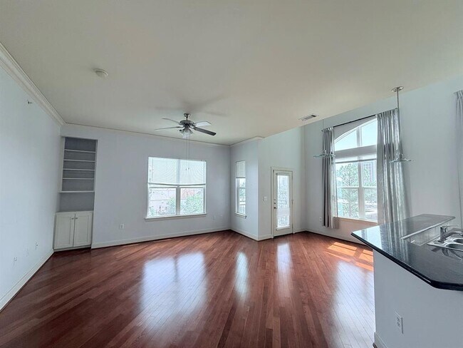 Building Photo - 1010 Rosine St