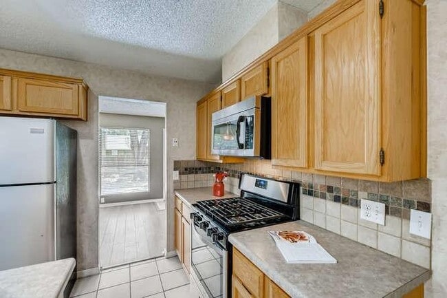 Building Photo - 2201 Warfield Way