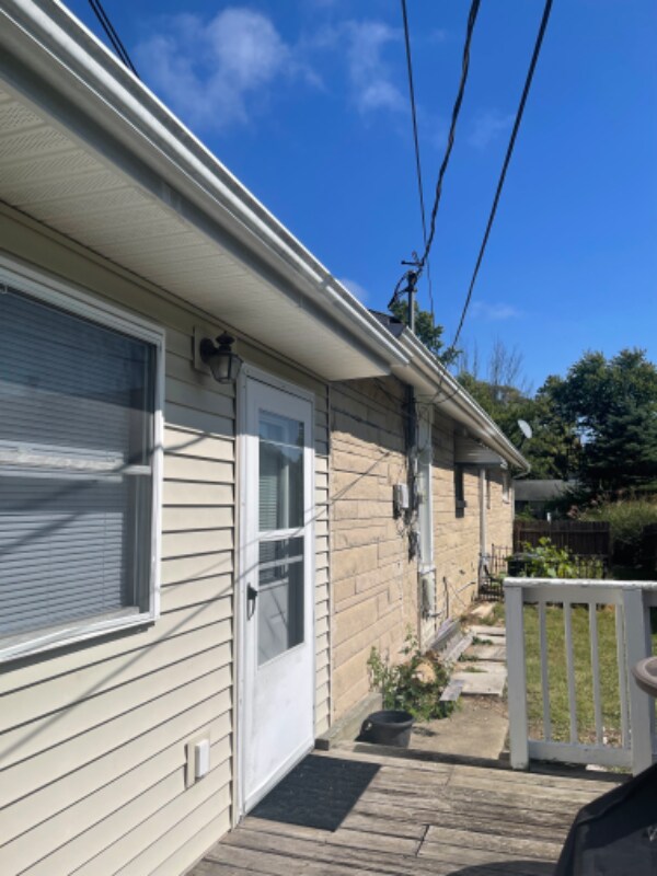 Building Photo - 2414 E 7th St