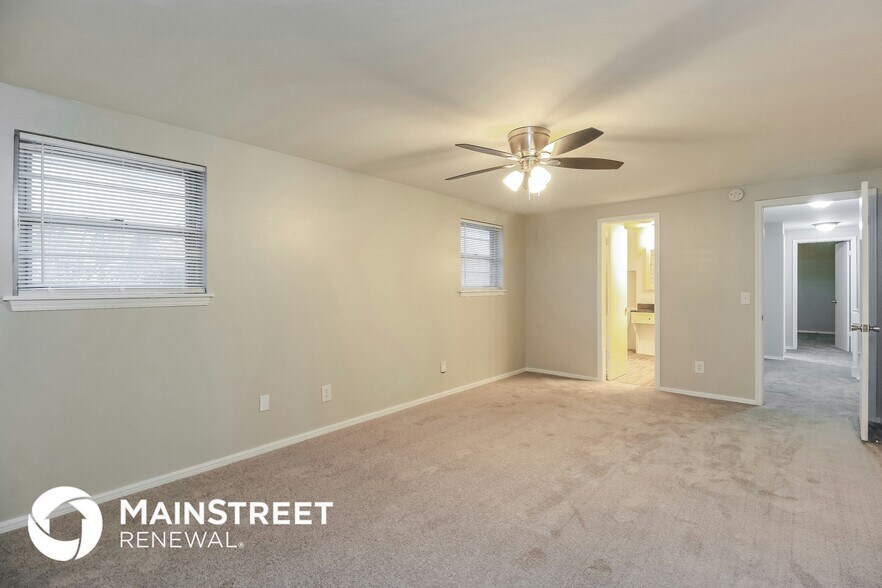 Building Photo - 2325 NW 113th Pl