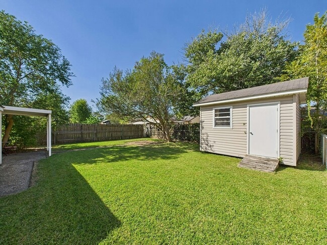 Building Photo - 102 Thompson Loop