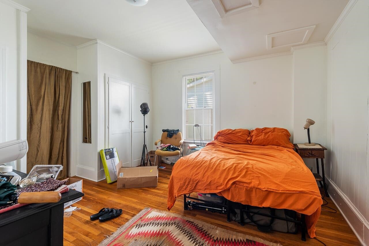 Building Photo - 903 Clarendon St