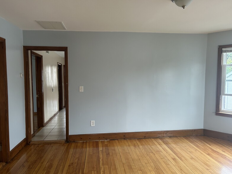 Living room/ office - 91 Ward St