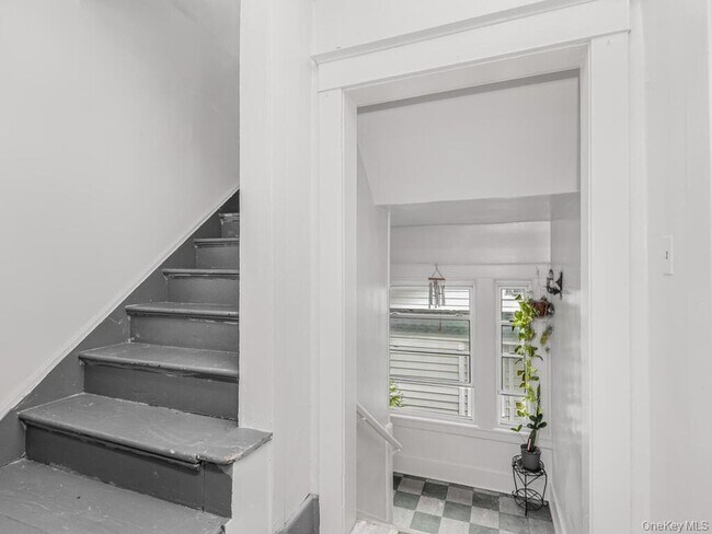 Building Photo - 45 Bayley Ave