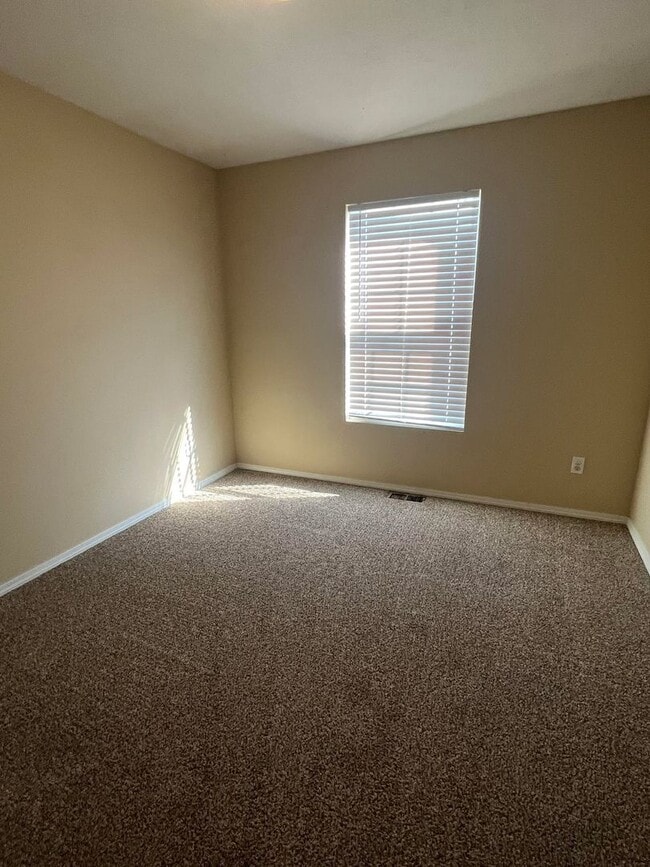 Building Photo - Beautiful 3 bedroom / 2 bathroom house in Joplin Mo close to Missouri Southern with two car garage!!