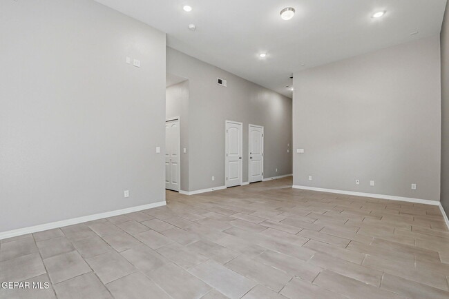 Building Photo - 909 Ada Ln