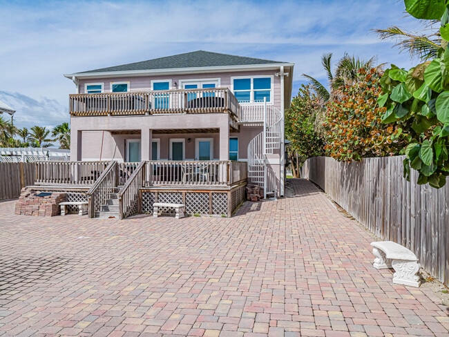 Building Photo - 12936 Jimmy Buffett Mem Hwy