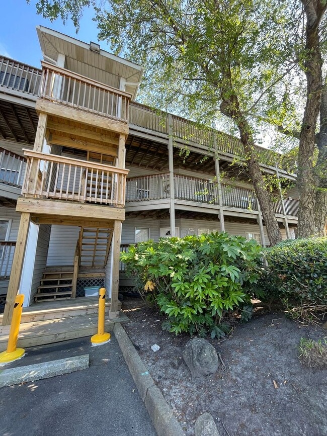 Building Photo - Lynnhaven Shores