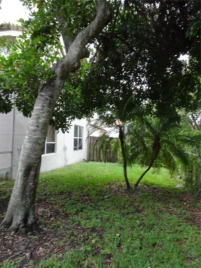 Building Photo - 10281 NW 11th Ct
