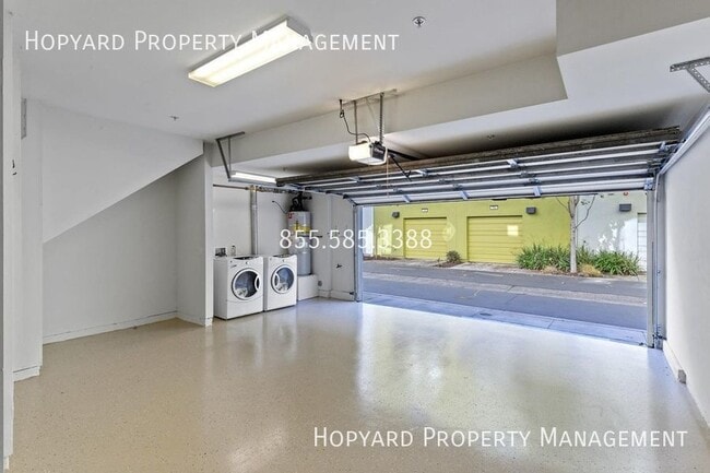 Building Photo - 904 Zephyr Dr