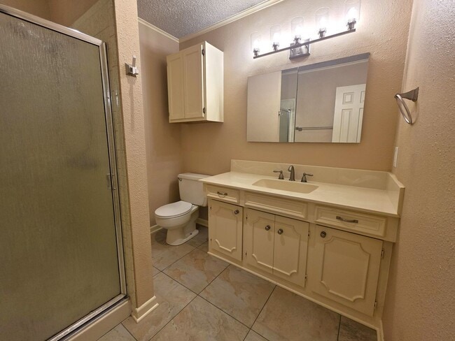 Building Photo - 1404 Woodbridge Dr